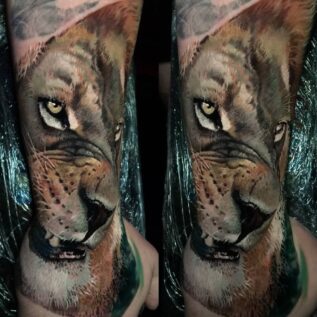color-realism-lion-tattoo